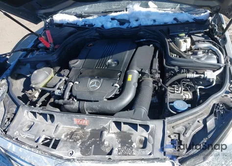 2013 Mercedes-Benz C 250 Sport z USA, uszkodzony, nr VIN WDDGF4HB8DA851415